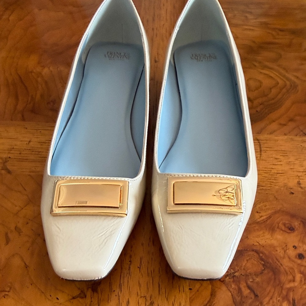 Frances Valentine Cream Flats with Gold Detail size 9